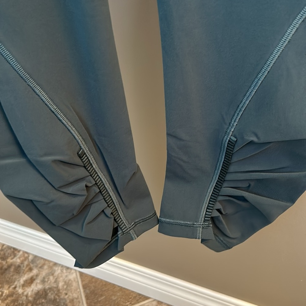 Lululemon Play Off the Pleats - Sz 8 Teal Green - Picture 3 of 4